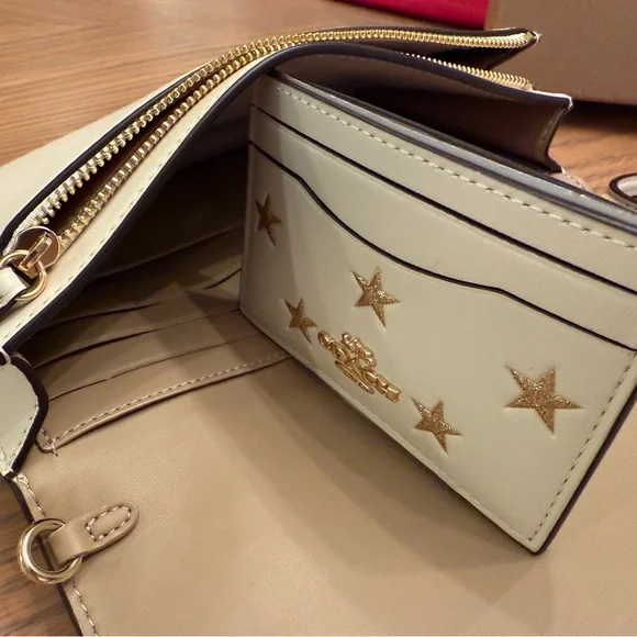 COACH NWT LEATHER Clutch
Crossover Bag with Card Case
Comes with Box - Picture 4 of 13